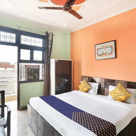Spot On Main View Guest House Near Leisure Valley Park Gurgaon Buitenkant foto