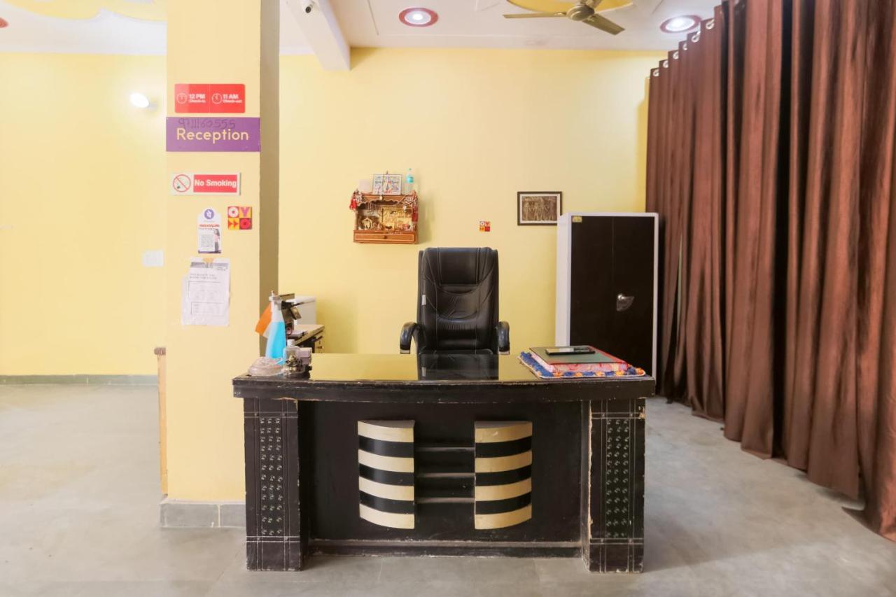 Spot On Main View Guest House Near Leisure Valley Park Gurgaon Buitenkant foto