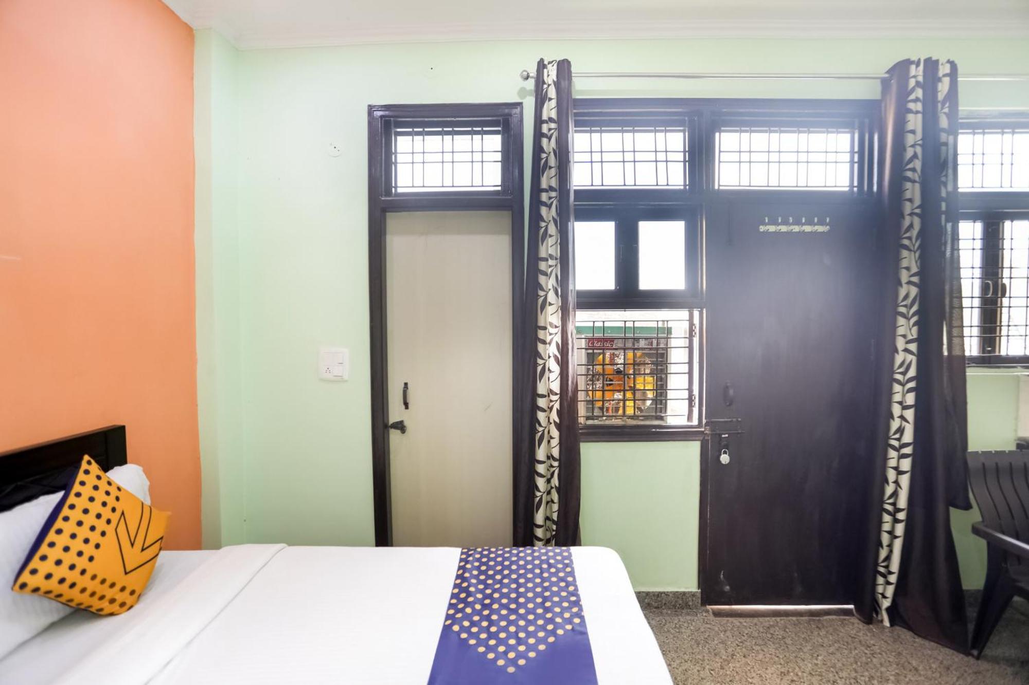 Spot On Main View Guest House Near Leisure Valley Park Gurgaon Buitenkant foto