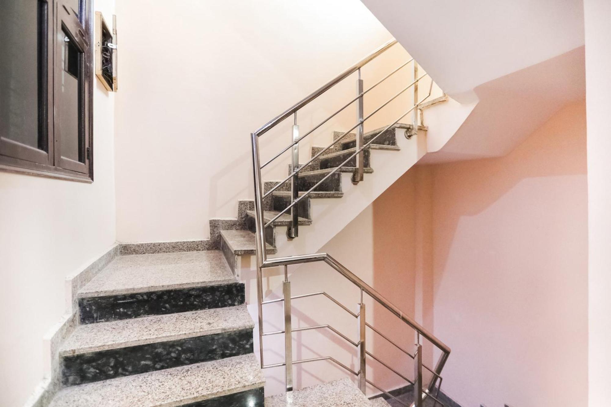 Spot On Main View Guest House Near Leisure Valley Park Gurgaon Buitenkant foto