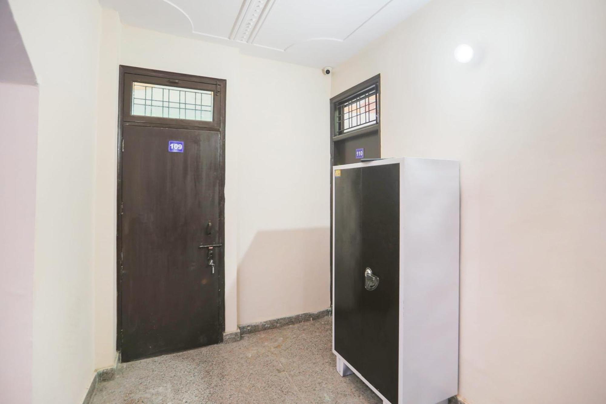 Spot On Main View Guest House Near Leisure Valley Park Gurgaon Buitenkant foto