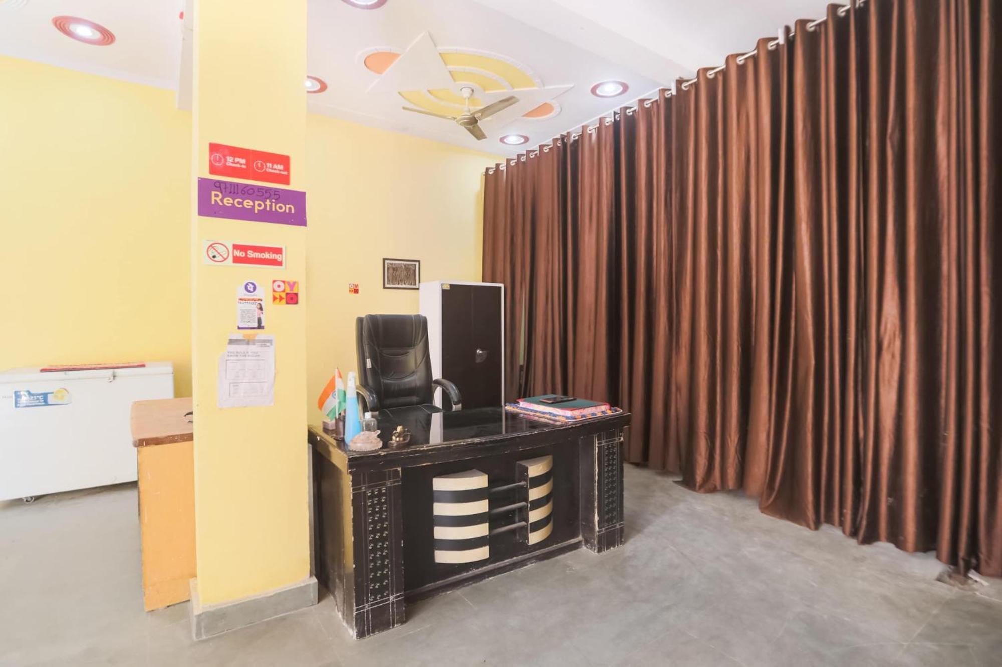 Spot On Main View Guest House Near Leisure Valley Park Gurgaon Buitenkant foto
